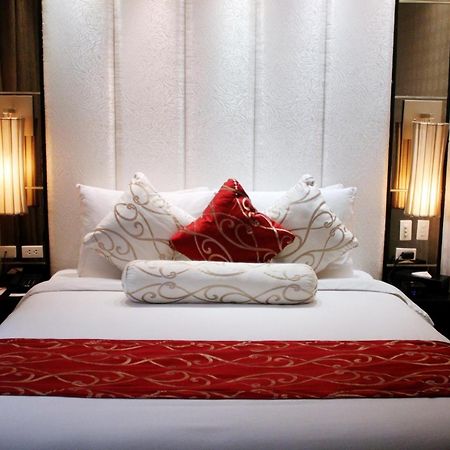 The Penthouse Hotel And Residences Ángeles Chambre photo