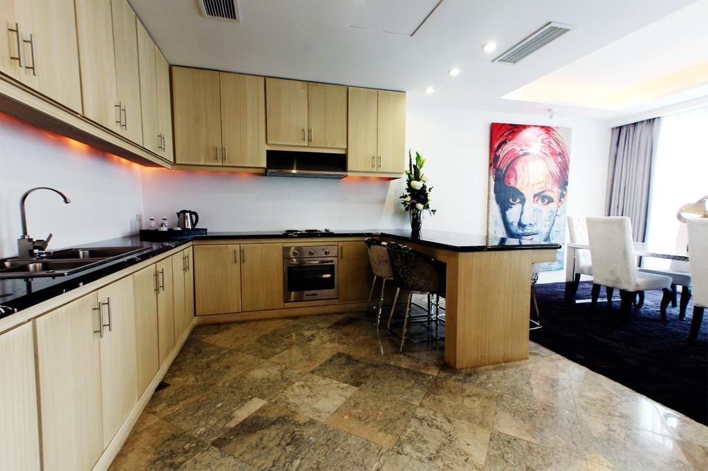 The Penthouse Hotel And Residences Ángeles Chambre photo