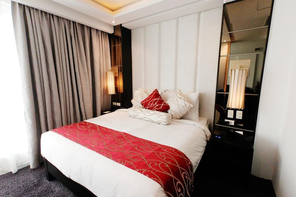 The Penthouse Hotel And Residences Ángeles Chambre photo