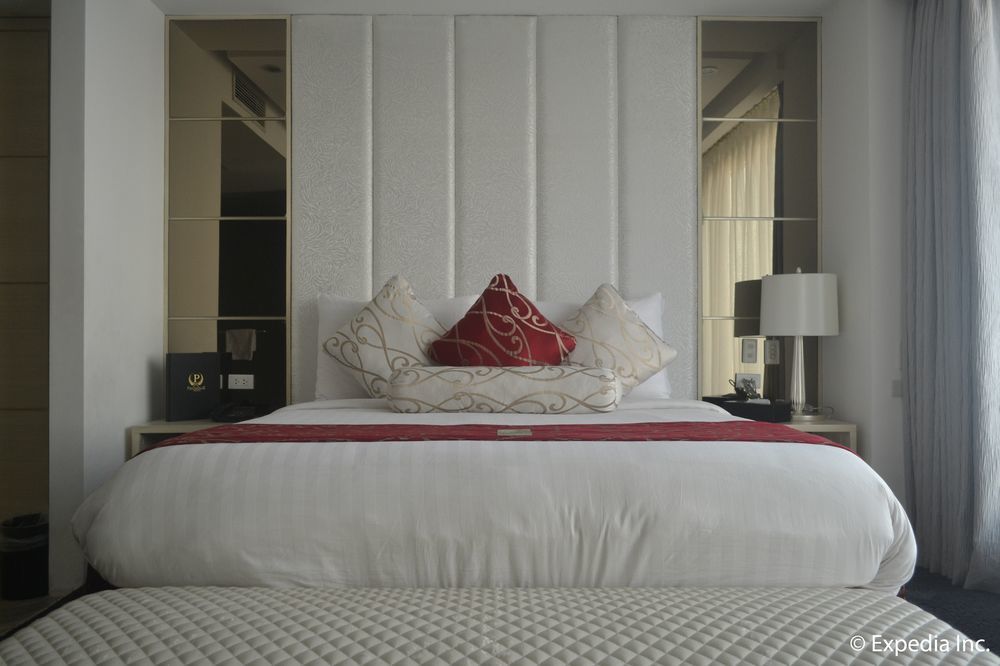 The Penthouse Hotel And Residences Ángeles Extérieur photo